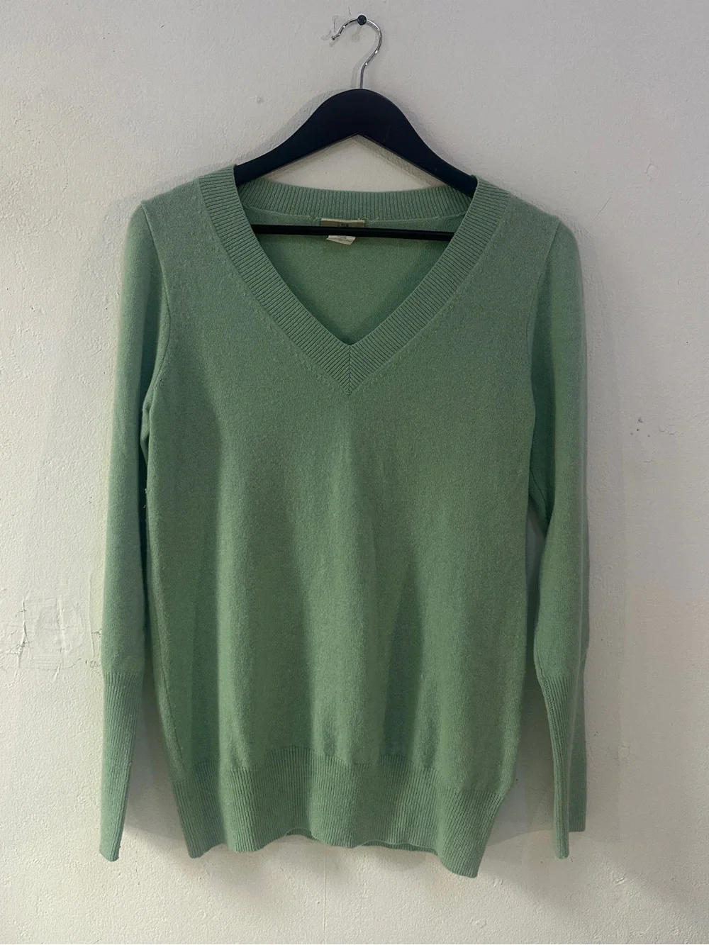 J.Crew 100% Cashmere Sweater Women’s Small Green V Neck Long Sleeve Pullover